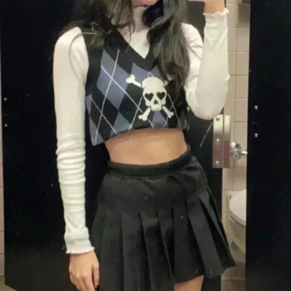 Dolls kill uncharm school argyle sweater vest. - Picture 2 of 4